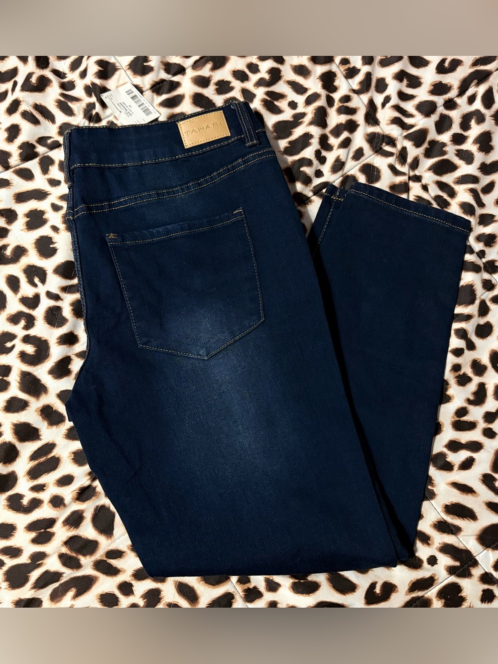✨Tahari Kelly Mid-Rise Skinny Jeans✨